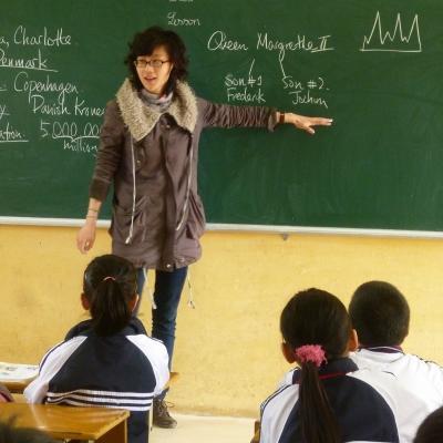 A Projects Abroad volunteer teaching in Vietnam runs a class for her students A volunteer explains an exercise to her students on the blackboard during her teaching work experience in Vietnam